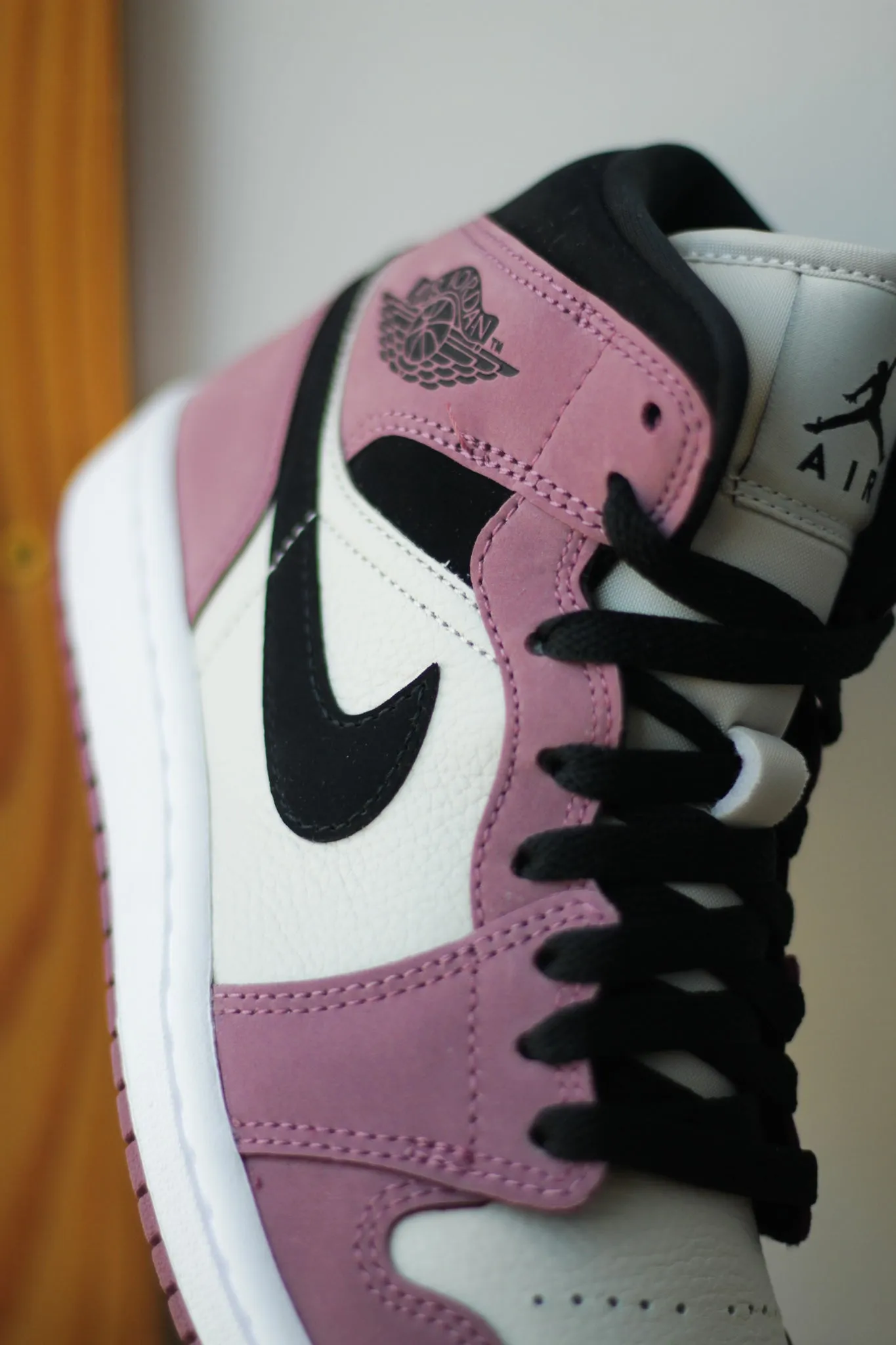 W AIR JORDAN 1 MID SE "LIGHT MULBERRY"