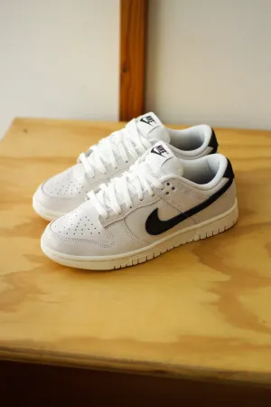 W DUNK LOW PRM "WHITE/BLACK"